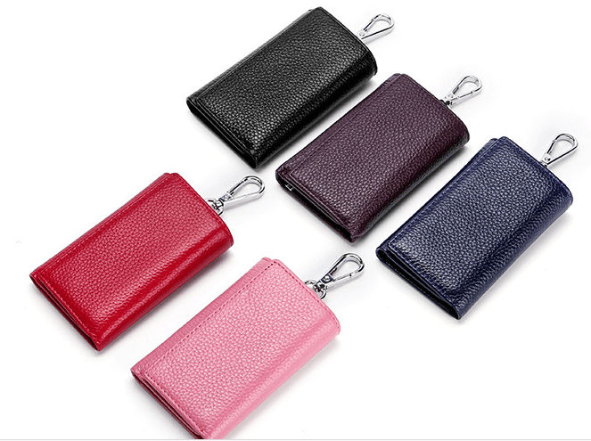 Leather Key Case with 6 Hooks – Elegant Custom Gift for Companies 3 Multifunctional leather tri-fold key case