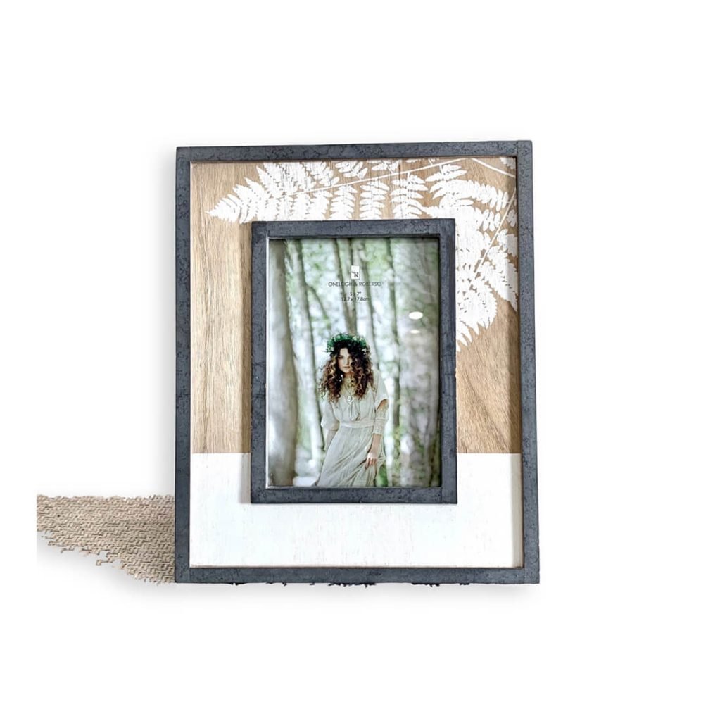 Vintage Picture Frames in Printed Wood