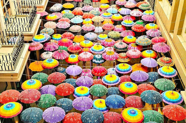 Businesses can creatively use umbrellas as eye-catching decorations for marketing projects or storefront displays