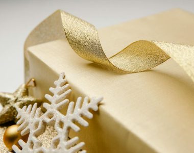Gift packaging boxes customized to perfection. Discover key considerations for standout designs that resonate with your audience