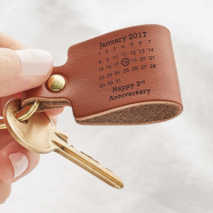 Small Leather Gifts: Boost Your Business Relationships with Thoughtful Presents 1 Small Leather Gifts Personalised Calendar Date Keychain