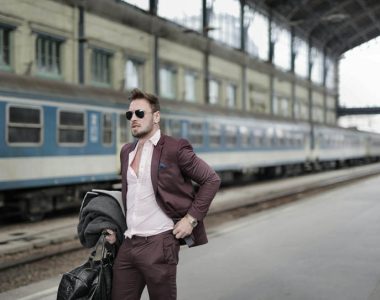 custom suit bags are perfect gifts to strengthen business relationships