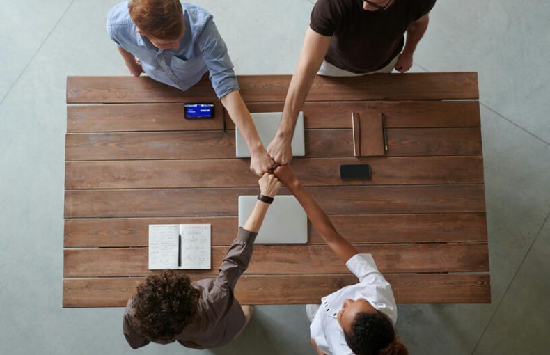 Building Strong Relationships with International Corporate Gift Supplier