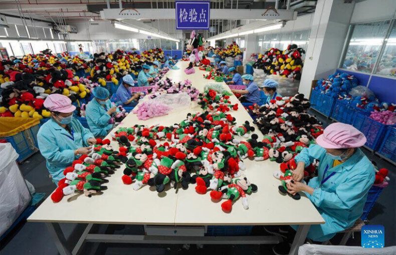 Toy suppliers plush toys production workshop