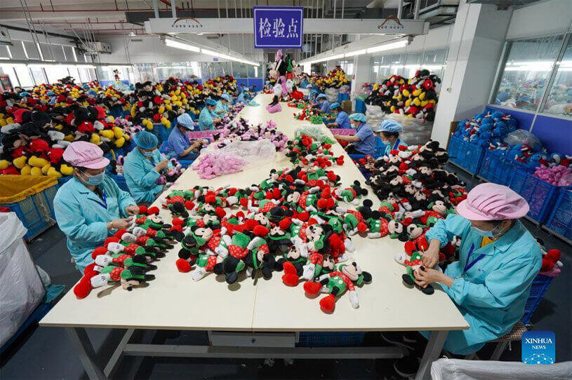 Toy suppliers plush toys production workshop