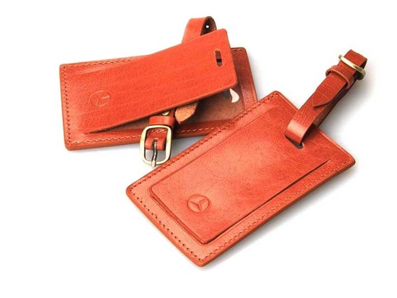 Top 8 Trending Trade Show Giveaways for Engaging Exhibitors and Visitors 1 Personalized Luggage Tags That Make Great Gifts for Travelers