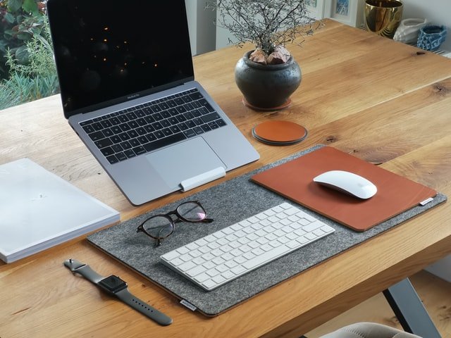 Leather Mouse Pad Crafted from Full-Grain Leather for Professional Comfort 3 Leather mouse pad enhances office atmosphere