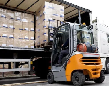 Warehouse Door Loading Container Truck Gift Shipment